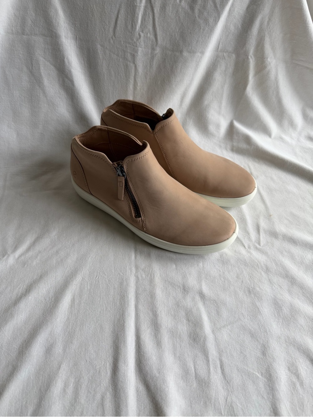 Ecco Women's Chukka Boots in Nude Tan with White Sole